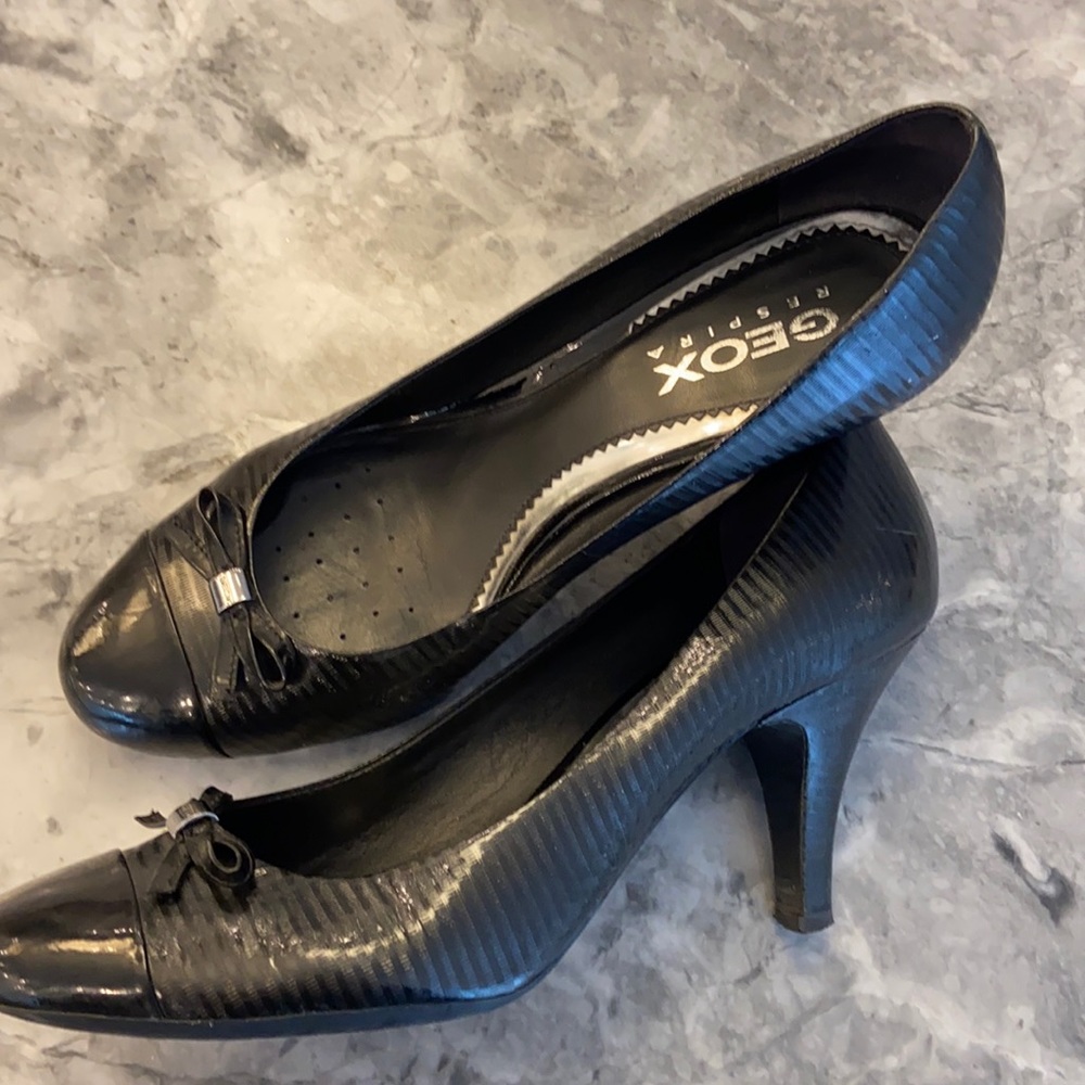 Geox Respira black pump with bow detail!